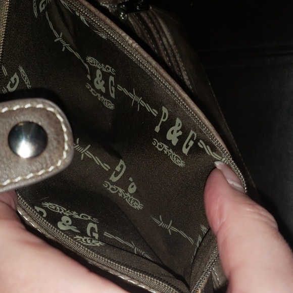 P & G crossbody purse - Picture 6 of 6